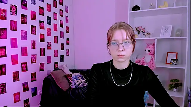 Snapshot of gloria_bubble chatting on June 16, 2026, 7:03 pm gloria bubble online show from June 16, 2026, 7:03 pm
