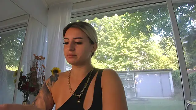Ella Vee online show from July 10, 2026, 6:24 am