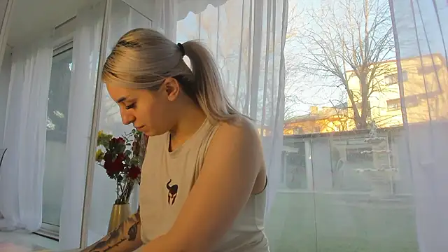 Snapshot of Ella_Vee chatting on March 7, 2026, 5:47 am Ella Vee online show from March 7, 2026, 5:47 am