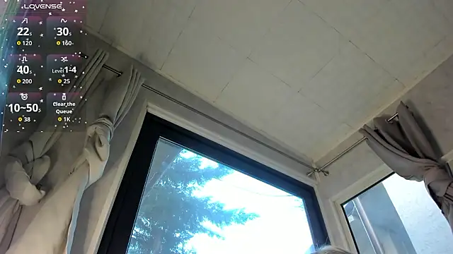 Snapshot of Ella_Vee chatting on March 4, 2026, 5:37 am Ella Vee online show from March 4, 2026, 5:37 am