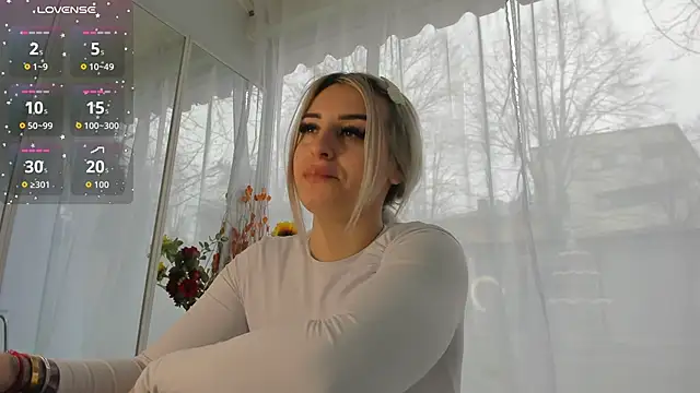 Snapshot of Ella_Vee chatting on March 15, 2026, 5:58 am Ella Vee online show from March 15, 2026, 5:58 am