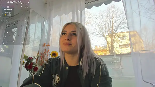 Snapshot of Ella_Vee chatting on March 17, 2026, 5:54 am Ella Vee online show from March 17, 2026, 5:54 am