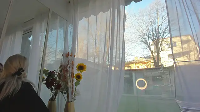 Snapshot of Ella_Vee chatting on March 10, 2026, 6:28 am Ella Vee online show from March 10, 2026, 6:28 am