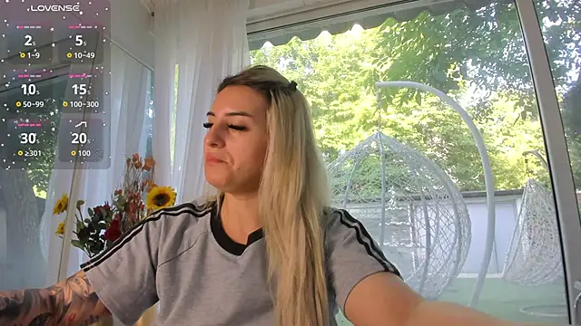 Ella Vee online show from June 15, 2026, 4:34 am