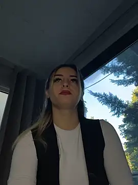 Ella Vee online show from September 18, 2025, 4:48 am