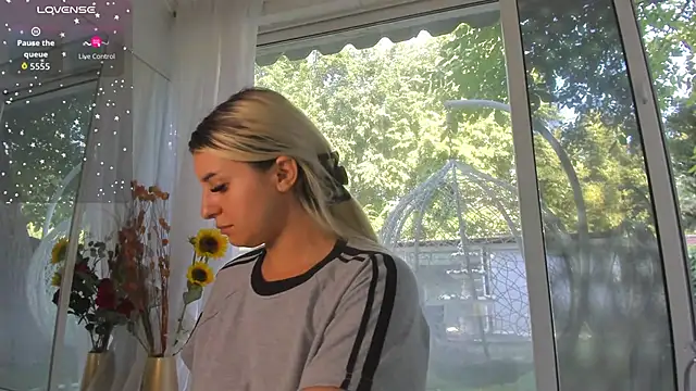 Ella Vee online show from June 27, 2026, 6:41 am
