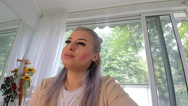 Ella Vee online show from July 23, 2026, 5:38 am
