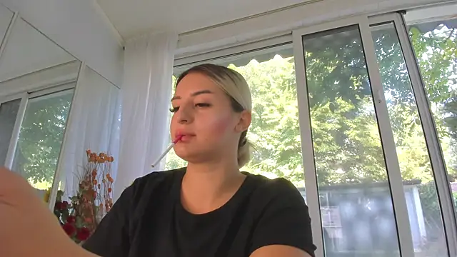 Ella Vee online show from July 17, 2026, 6:32 am