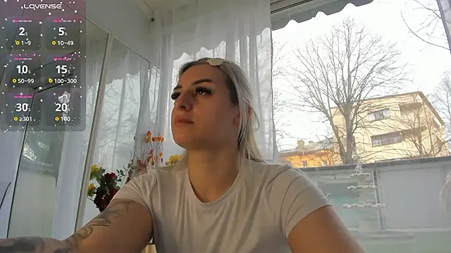 Snapshot of Ella_Vee chatting on March 18, 2026, 6:16 am Ella Vee online show from March 18, 2026, 6:16 am