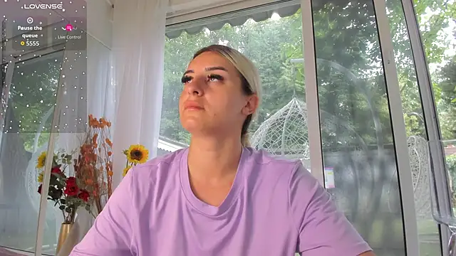Ella Vee online show from June 23, 2026, 5:49 am