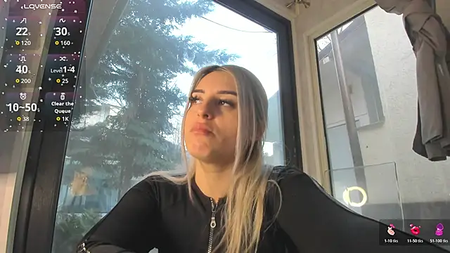 Snapshot of Ella_Vee chatting on March 5, 2026, 5:37 am Ella Vee online show from March 5, 2026, 5:37 am