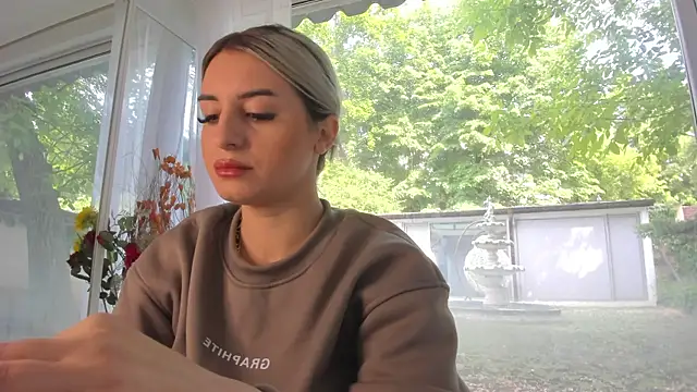 Ella Vee online show from May 14, 2026, 7:38 am