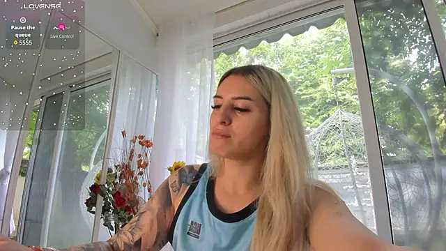 Ella Vee online show from June 1, 2026, 6:02 am