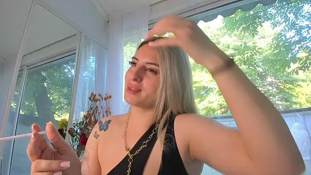 Ella Vee online show from May 12, 2026, 5:15 am