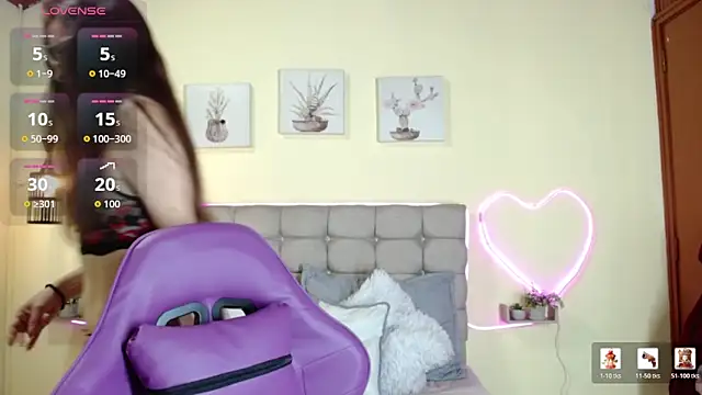 naomi s online show from June 12, 2026, 1:42 pm