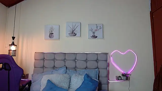  naomi s online show from July 11, 2026, 1:44 pm