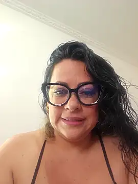 Nicoleefaith  online show from May 1, 2026, 12:10 pm