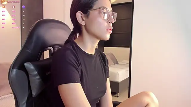 desireee  online show from October 9, 2025, 12:17 pm