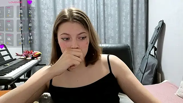 CutieAnny online show from June 12, 2026, 9:23 pm