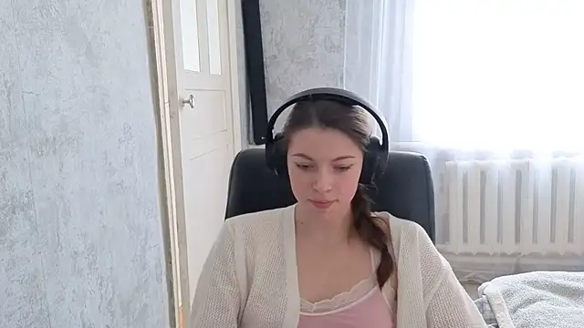 CutieAnny online show from November 6, 2025, 5:55 am