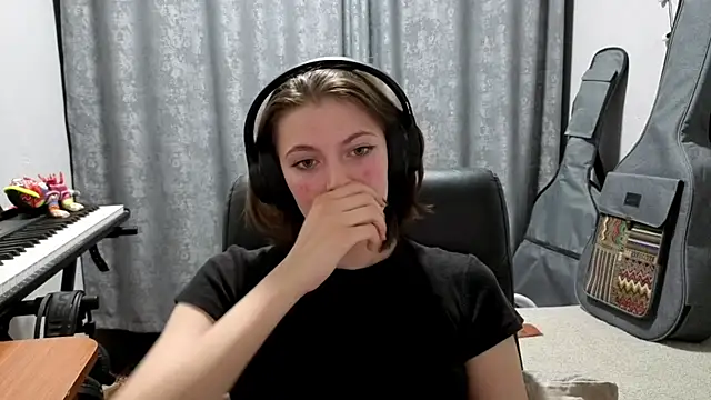 CutieAnny online show from May 8, 2026, 9:07 pm