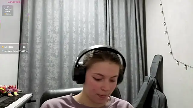 CutieAnny online show from April 28, 2026, 2:27 am
