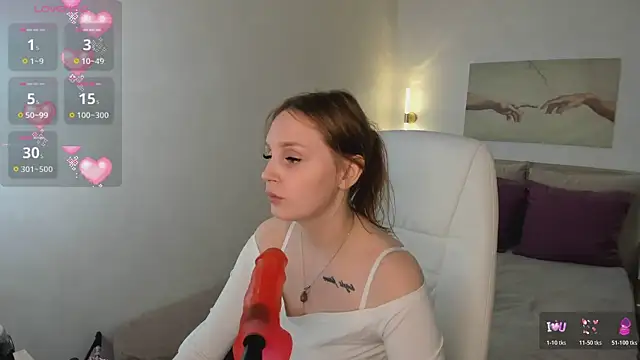 HoneyLace  online show from May 12, 2026, 3:51 pm