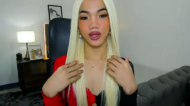 CassieSommereux online show from October 13, 2025, 4:36 am