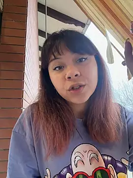 YumiLux online show from February 8, 2026, 4:05 pm