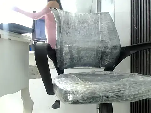 CamelyHott online show from November 29, 2025, 3:17 am