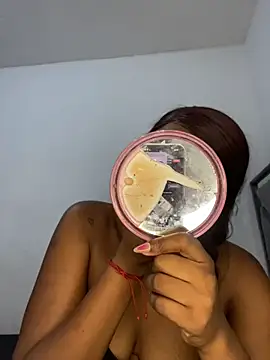 zaracollins01 online show from June 24, 2026, 4:44 am