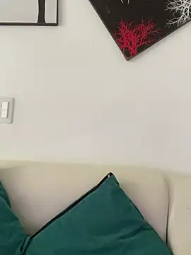 zaracollins01 online show from September 18, 2025, 6:33 pm