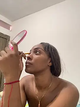 zaracollins01 online show from December 1, 2025, 5:25 pm