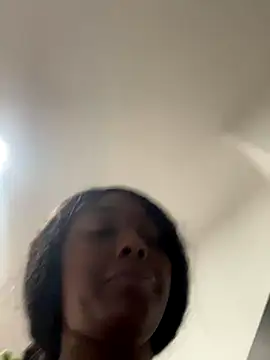 zaracollins01 online show from September 30, 2025, 8:15 pm