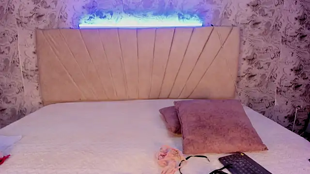 violet 77711 online show from September 30, 2025, 11:38 am