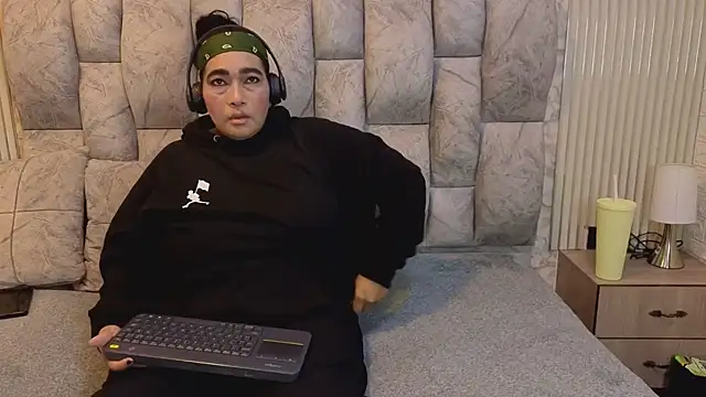 yunkeyc online show from April 25, 2026, 9:45 pm