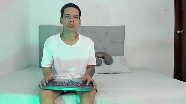 twinkDuohot online show from December 18, 2025, 4:17 am