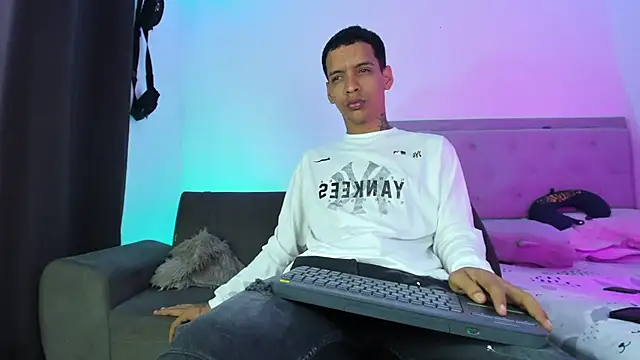 twinkDuohot online show from May 27, 2026, 11:56 pm