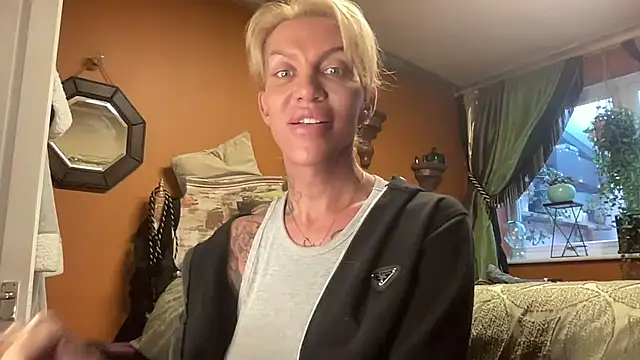 xl uk top trans online show from September 11, 2025, 8:14 am