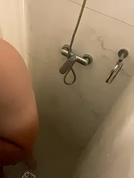 Agusmini online show from January 9, 2026, 12:56 pm