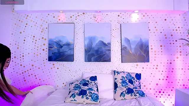 Emily Vaughan online show from November 25, 2025, 3:29 am