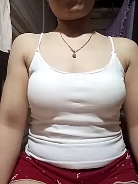 LucyyLy online show from May 5, 2026, 11:57 am
