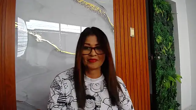 Manuela lara  online show from March 12, 2026, 3:38 pm