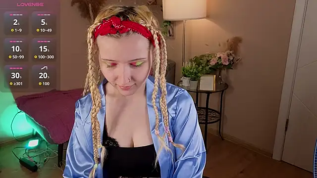 Milana Key online show from December 4, 2025, 9:36 pm