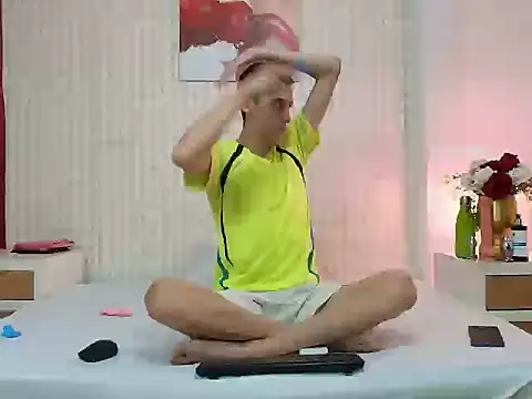 LuigiMarchetti online show from November 12, 2025, 7:40 pm