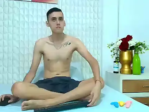 LuigiMarchetti online show from October 18, 2025, 7:49 pm