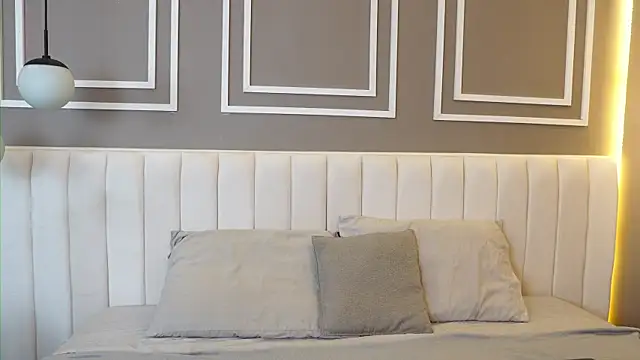 Tayler Kim online show from November 14, 2025, 8:12 pm