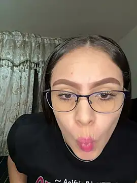 Tayler Kim online show from April 22, 2026, 10:16 pm