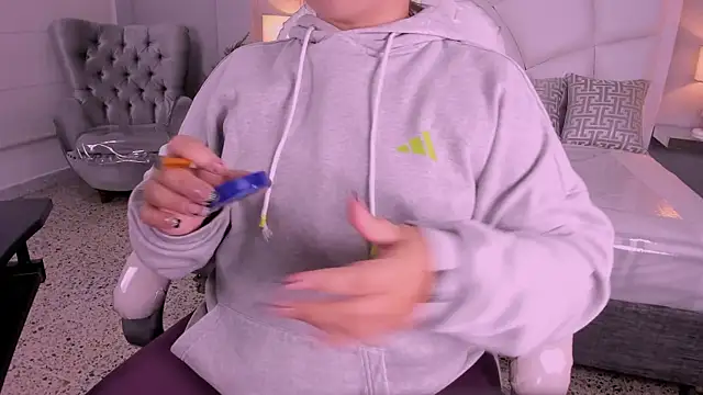 Miss Francheska online show from February 18, 2026, 12:12 pm