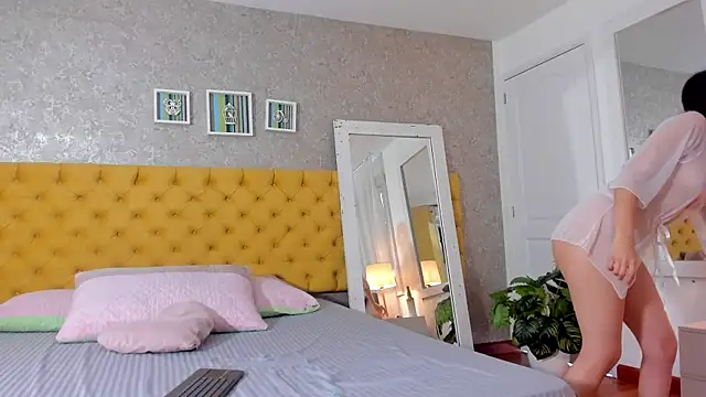 AnniieCooper online show from October 2, 2025, 12:52 pm